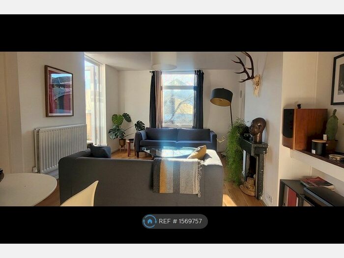 3 Bedroom Flat To Rent In Stambourne House, London, SW8