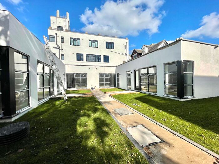 2 Bedroom Flat To Rent In Christchurch Road, BH7