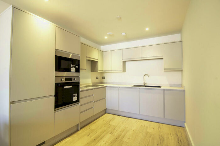 2 Bedroom Apartment To Rent In Devonshire House, Leeds, LS1