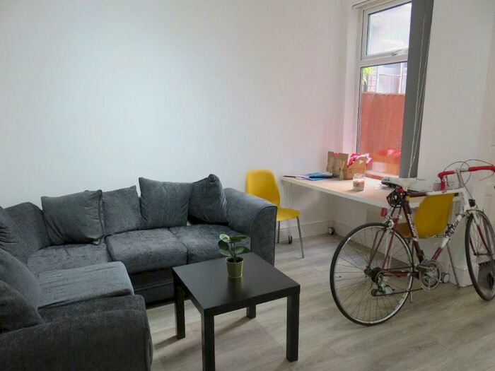 5 Bedroom Terraced House To Rent In Derby Grove, Nottingham, NG7