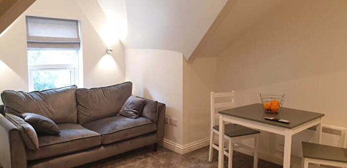 1 Bedroom Flat To Rent In Flat, Monks Road - Bed, LN2