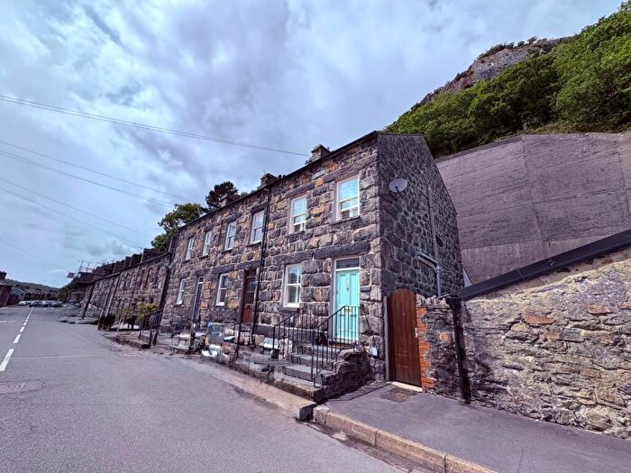 3 Bedroom House For Sale In High Street, Tremadog, Porthmadog, LL49