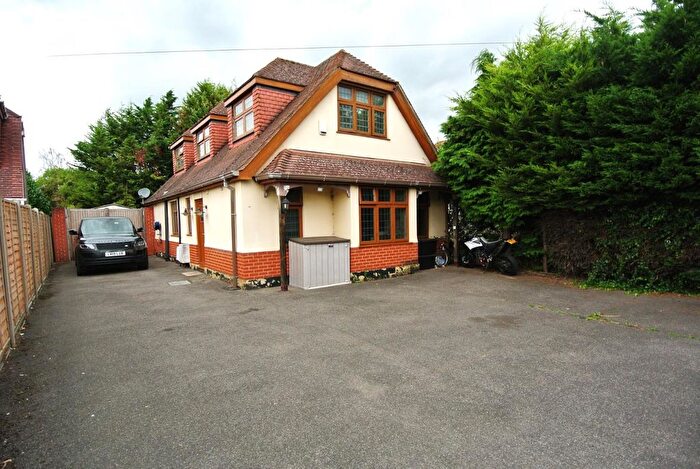 5 Bedroom Chalet To Rent In Cadbury Road, Sunbury-On-Thames, TW16