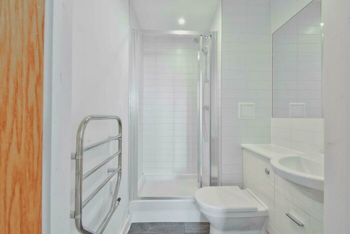 2 Bedroom Apartment To Rent In Queensway, Redhill, RH1