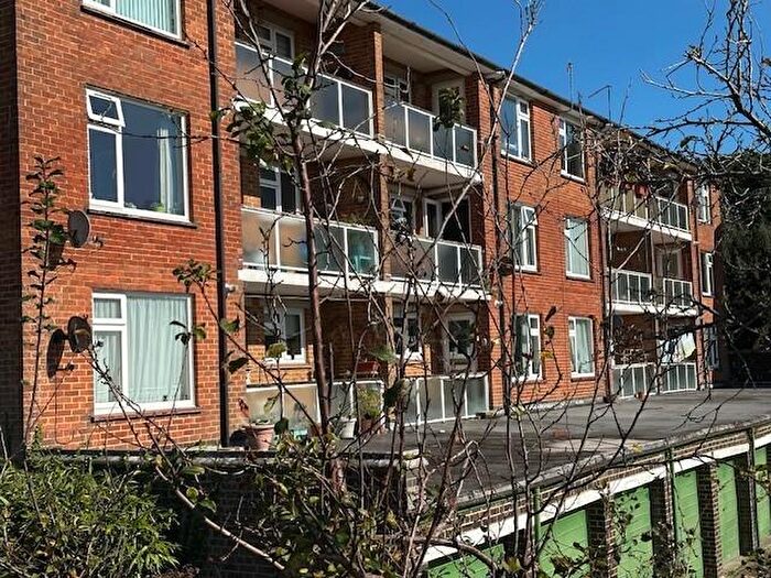 2 Bedroom Flat To Rent In Flat Langdon Court, Langdon Road, Parkstone, BH14
