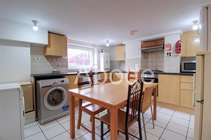 5 Bedroom House To Rent In Spring Grove Walk, Hyde Park, Leeds, LS6