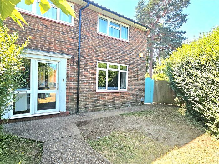 3 Bedroom End Of Terrace House For Sale In St. Michaels Road, Woking, Surrey, GU21