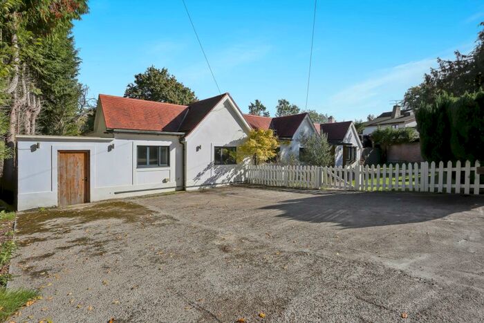 6 Bedroom Detached House To Rent In Outdowns, Effingham, KT24