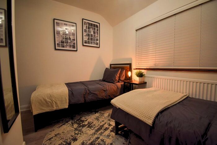 4 Bedroom Semi-Detached House To Rent In Slater Avenue, Derby, DE1