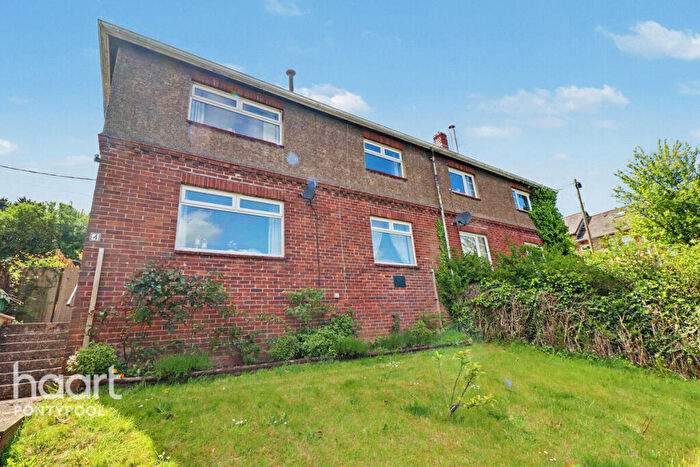 3 Bedroom Semi-Detached House For Sale In Penywain Road, Pontypool, NP4