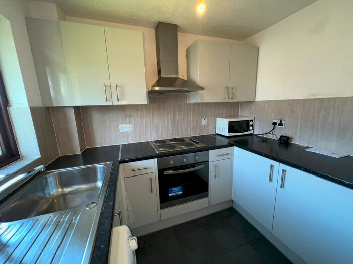 2 Bedroom Flat To Rent In Broadfields Way, London, NW10