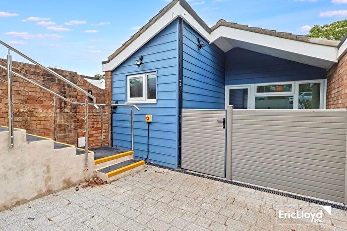 2 Bedroom Bungalow For Sale In Cumber Drive, Brixham, TQ5