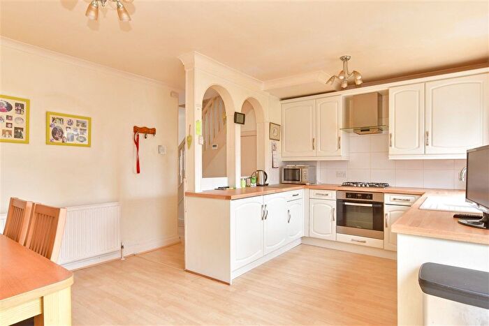 3 Bedroom Semi-detached House For Sale In Camborne Road, Welling, Kent, DA16