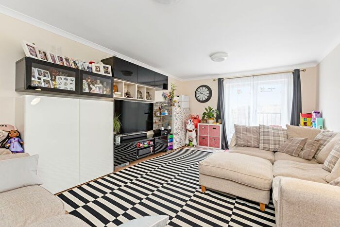 2 Bedroom Flat For Sale In / Duddingston Park South, Duddingston, Edinburgh, EH15