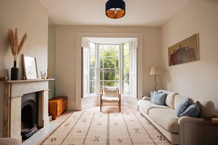 3 Bedroom Semi Detached House For Sale In Middleton Road, Hackney, London, E8