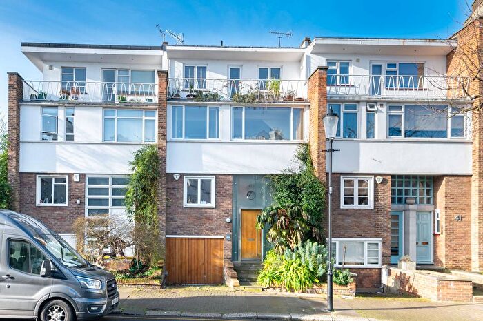 4 Bedroom Property To Rent In Lansdowne Crescent, Holland Park, London, W11