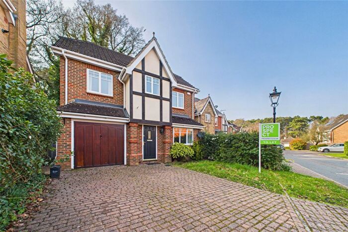 4 Bedroom Detached House To Rent In Queens Ride, Crowthorne, Berkshire, RG45