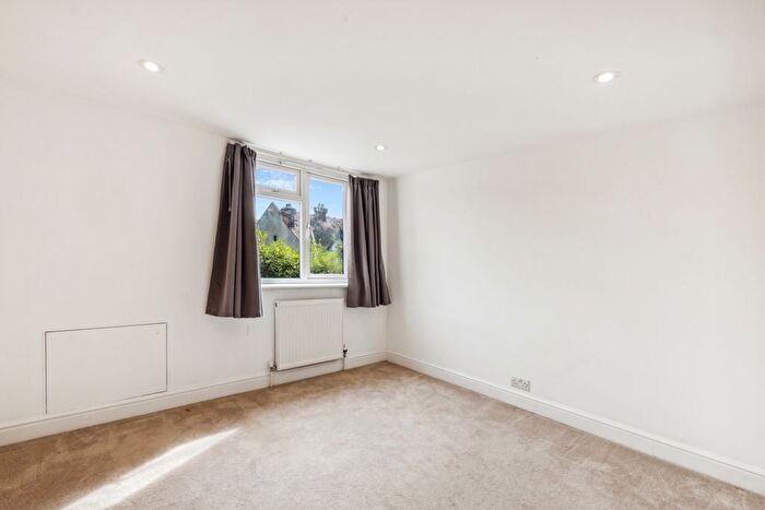4 Bedroom Terraced House To Rent In St. Ann's Hill, Wandsworth, SW18