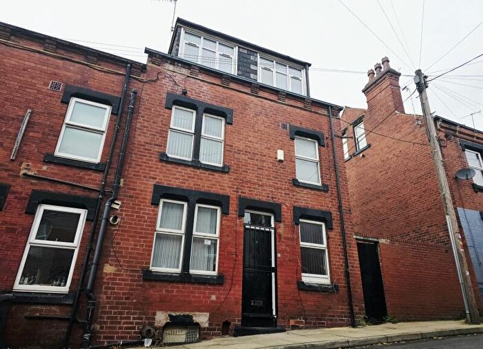 3 Bedroom End Of Terrace House To Rent In Quarry Street, Woodhouse, Leeds, LS6