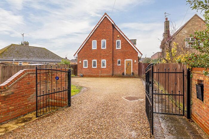 3 Bedroom Detached House For Sale In Clay Lake, Spalding, PE11