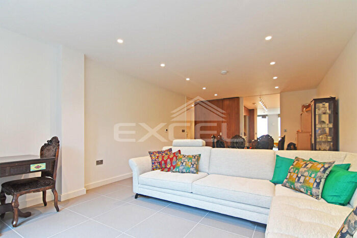 3 Bedroom Apartment To Rent In Finchley Road, Golders Green, London, NW11