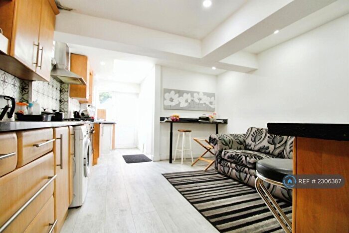 4 Bedroom Terraced House To Rent In Daniel Street, Cardiff, CF24