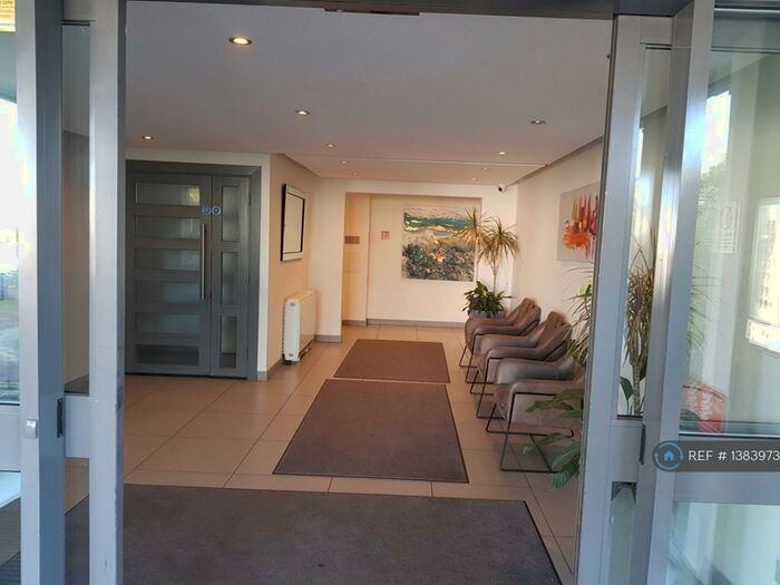 2 Bedroom Flat To Rent In Lakeside, Kingston Upon Thames, KT2