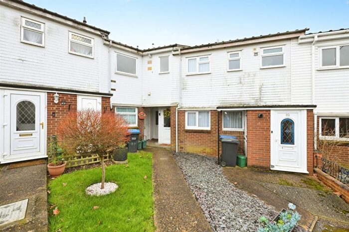 2 Bedroom Maisonette For Sale In Sycamore Field, Harlow, CM19
