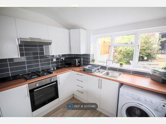 4 Bedroom Terraced House To Rent In Percy Road, Southsea, PO4