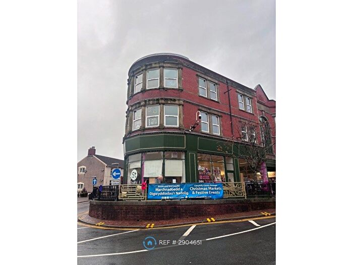 2 Bedroom Flat To Rent In Arcade Buildings, Hengoed, CF82