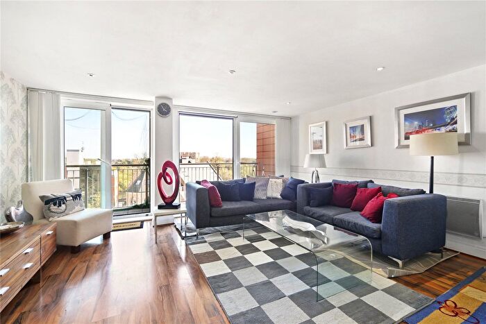 3 Bedroom Flat To Rent In Holland Gardens, Brentford, London, TW8