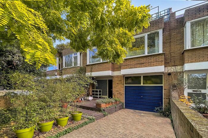 3 Bedroom Detached House To Rent In Walmer Road, Notting Hill, London, W11