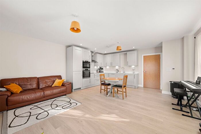 2 Bedroom Flat For Sale In Kingfisher Place, Bracknell, Berkshire, RG42