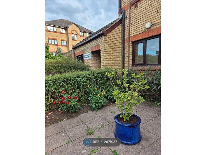 2 Bedroom Flat To Rent In Newland Street, London, E16