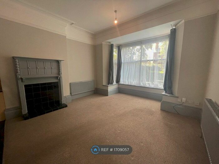 1 Bedroom Flat To Rent In St. Marys Road, Doncaster, DN1