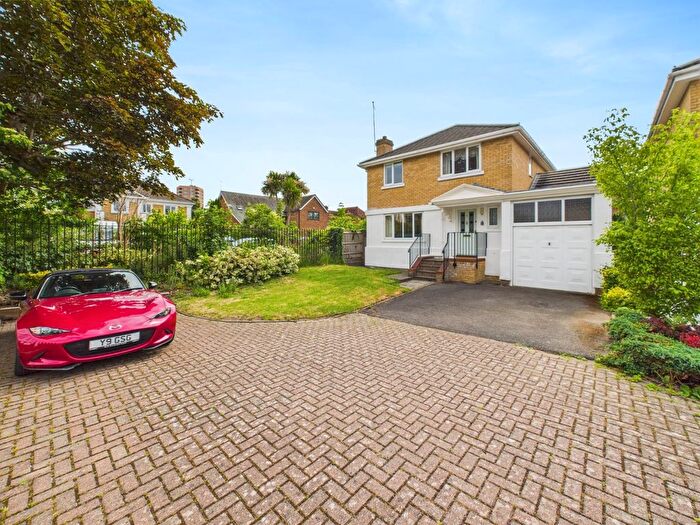 4 Bedroom Detached House For Sale In Simmons Place, Staines-Upon-Thames, Surrey, TW18