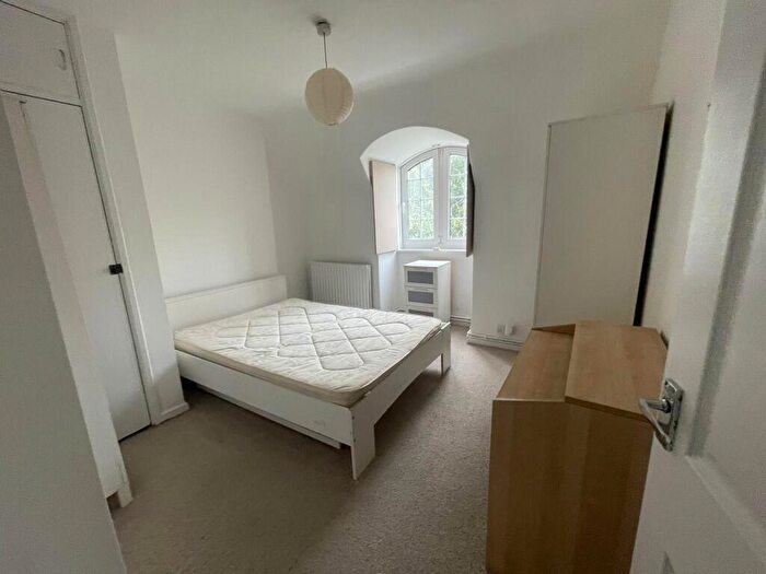 2 Bedroom Apartment To Rent In Mcmillan Street, London, SE8