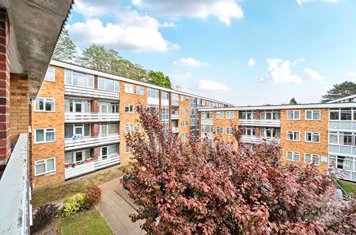 2 Bedroom Flat For Sale In Radstone Court, Woking, Surrey, GU22