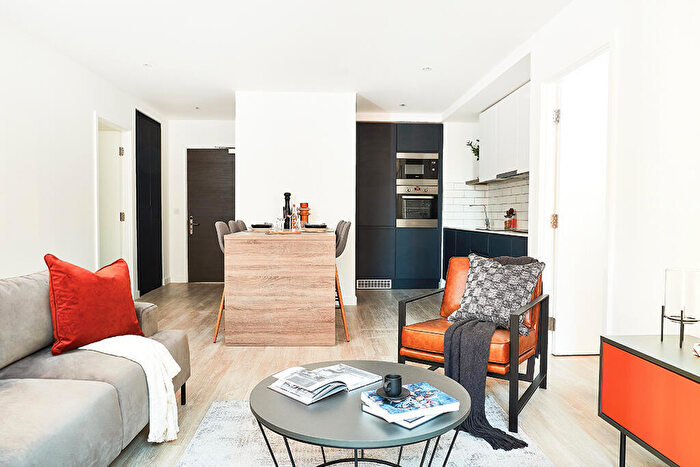 3 Bedroom Apartment To Rent In Uhaus, Nobel Way, Manchester, M1
