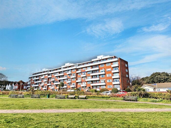 2 Bedroom Flat For Sale In Cliff Road, Eastbourne, BN20