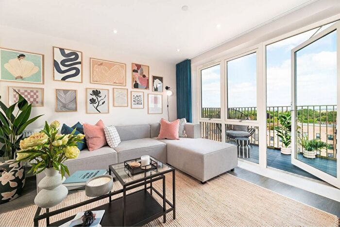 1 Bedroom Flat For Sale In South Oxhey Central, Watford, WD19