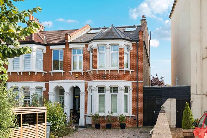 5 Bedroom Semi-Detached House For Sale In Park Hall Road, London, SE21