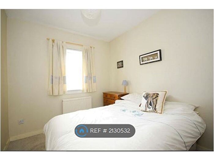 2 Bedroom Flat To Rent In Ferry Road Drive, Edinburgh, EH4