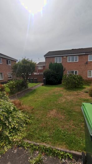 2 Bedroom Maisonette To Rent In Warren Close, Tipton, DY4