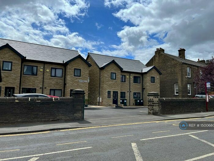 3 Bedroom Semi-Detached House To Rent In Wibsey Park Close, Bradford, BD6