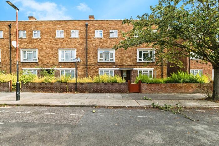 3 Bedroom Flat For Sale In Telham Road, East Ham, London, E6