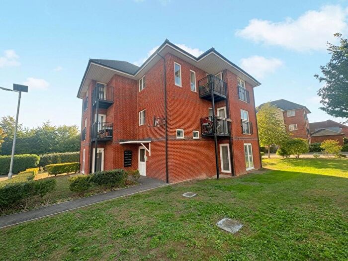 1 Bedroom Flat For Sale In Holmes Road, Bishopdown, SP1
