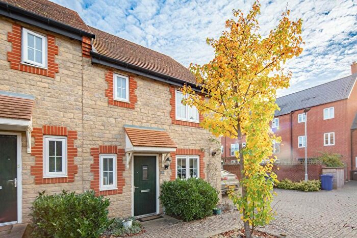 3 Bedroom End Of Terrace House For Sale In Catterick Road, Bicester, Oxfordshire, OX26