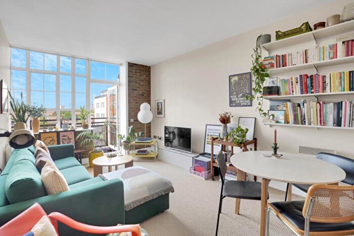 1 Bedroom Flat For Sale In Peckham Grove, Peckham, London, SE15
