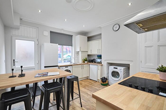 6 Bedroom House To Rent In Village Place, Leeds, LS4